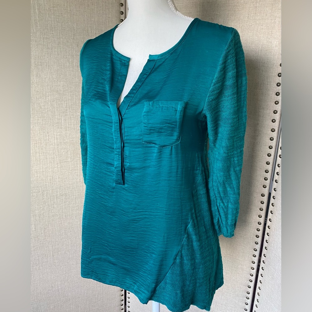 Anthropologie Crochet Back 3/4 Length Henley Blouse, Green, XS